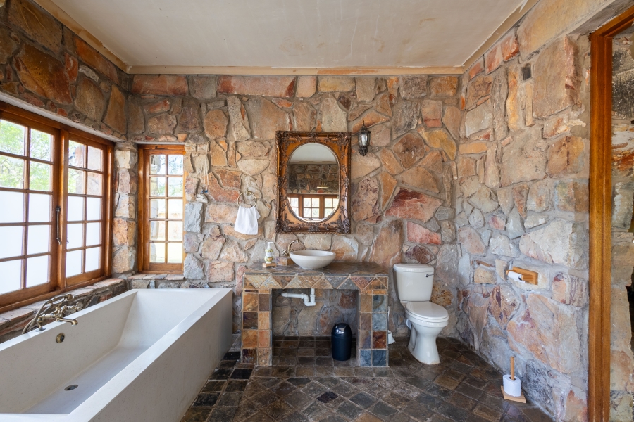 5 Bedroom Property for Sale in Uitenhage Rural Eastern Cape